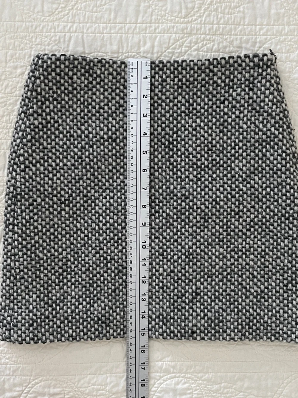 J CREW Wool Blend Tweed Mini Skirt Size 0 Black and White Lined